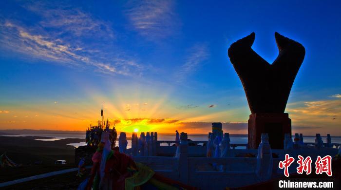 資料圖為果洛州境內(nèi)的黃河源頭牛頭碑?！」逯菸麄鞑抗﹫D