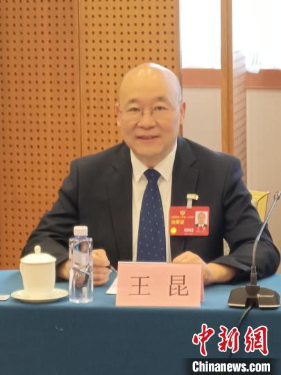 圖為全國(guó)政協(xié)委員，農(nóng)工黨青海省委會(huì)主委王昆。　受訪者供圖