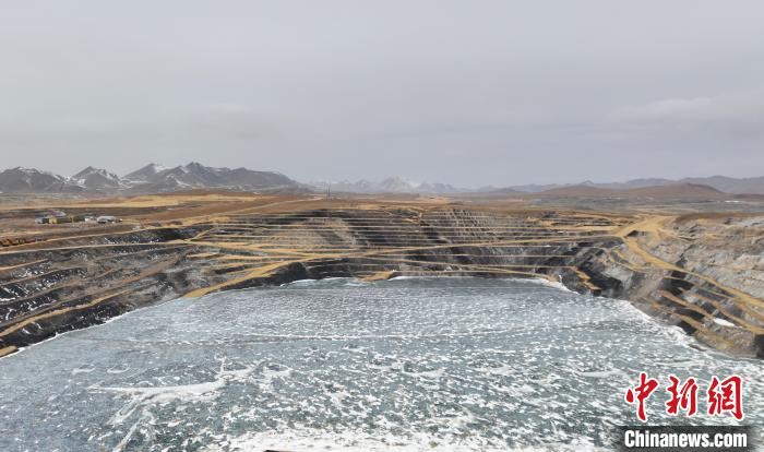 航拍圖為青海省海西蒙古族藏族自治州天峻縣木里礦區(qū)?！●R銘言 攝