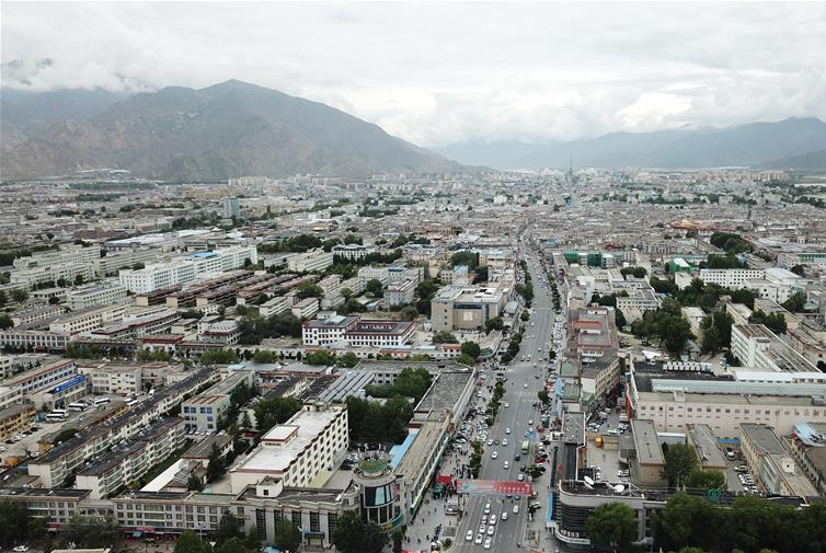 8?10日無人機拍攝的拉薩城市一景?新華社記?? 王益? ?.jpg