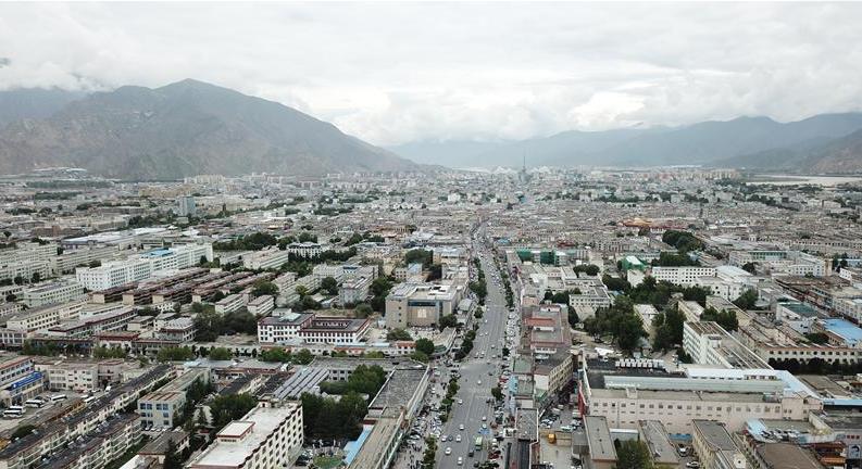 8?10日無(wú)人機(jī)拍攝的拉薩城市一景?新華社記?? 王益? ?.jpg