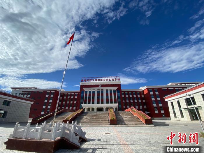 瀾滄江畔開出“教育格?；ā保含F(xiàn)代教育和生態(tài)教育并重