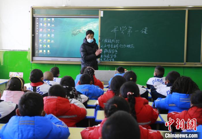 圖為學(xué)生正在上課?！●R銘言 攝