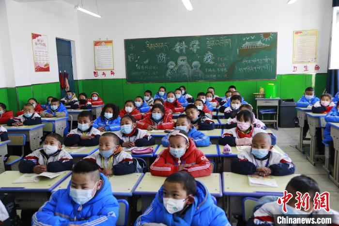 圖為正在上課的學(xué)生。　馬銘言 攝