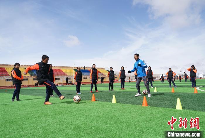 圖為孩子們正在進行訓練?！●R銘言 攝