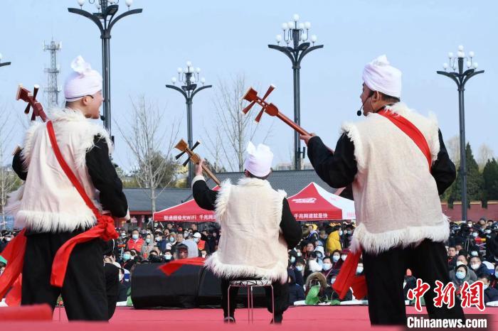 圖為陜北說書展演?！×赫赵?攝