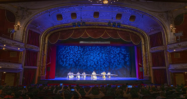 2024匈牙利青少年國際音樂會節(jié)目《戰(zhàn)臺風(fēng)》表演舞臺現(xiàn)場。兒促會藝教委供圖