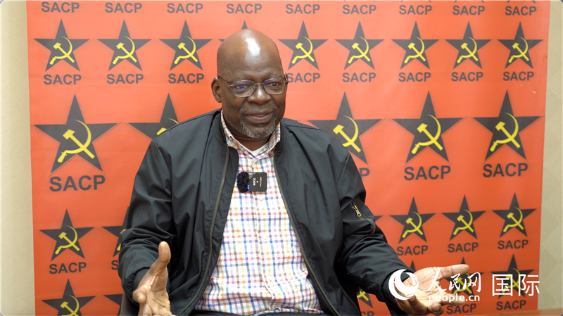 南非共產(chǎn)黨總書記索利 馬派拉接受人民網(wǎng)記者采訪。人民網(wǎng) 劉暢攝