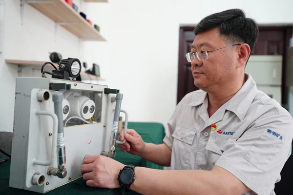 工作中的馬連成。受訪者供圖