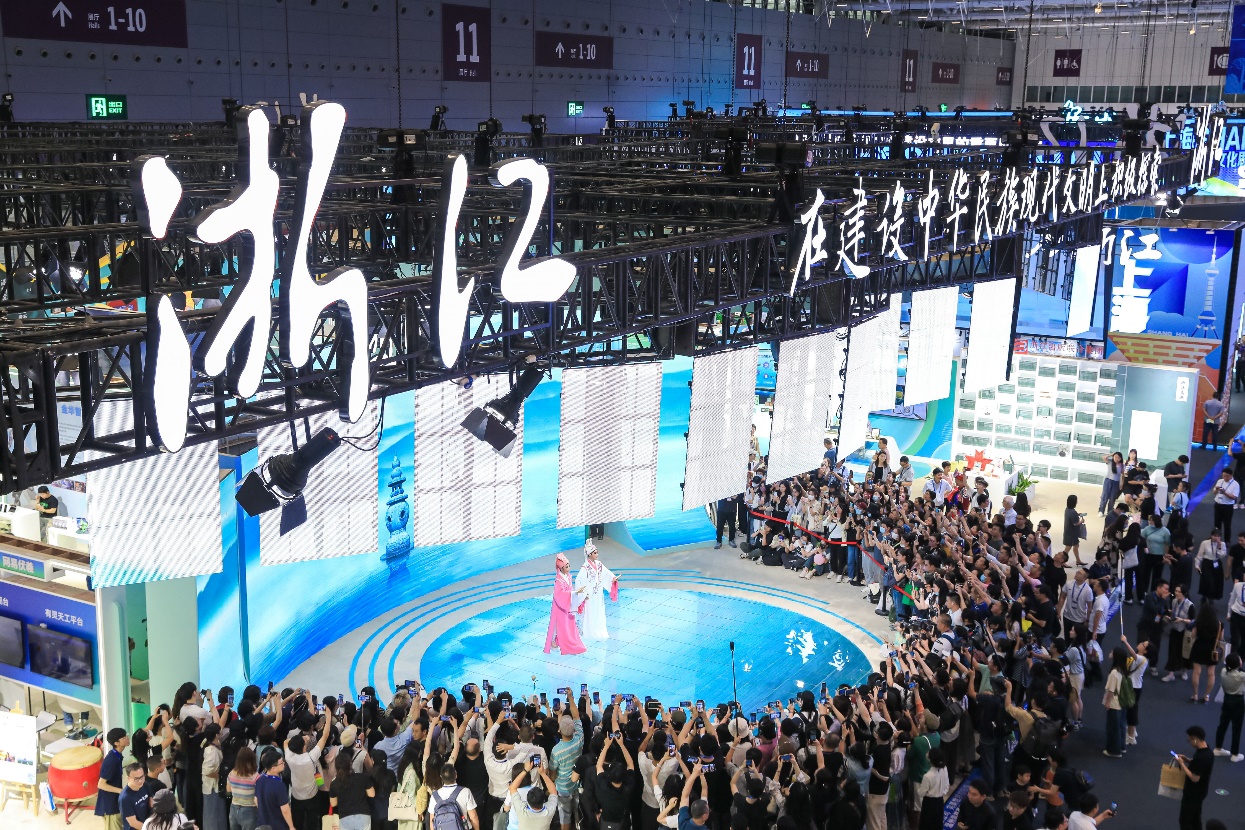 越劇《梁?！穫涫軈⒄褂^眾喜愛。主辦方供圖