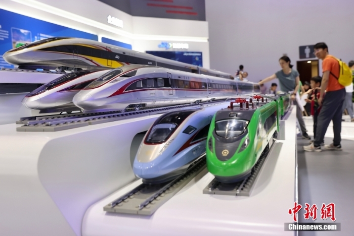 7月13日，第二十六屆北京科博會(huì)在北京國(guó)家會(huì)議中心開幕。圖為復(fù)興號(hào)系列動(dòng)車組模型。<a target='_blank' href='/'><p  align=