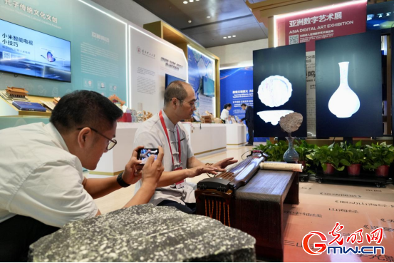 指尖觸千年 數(shù)字煥新生——2025年世界互聯(lián)網(wǎng)大會文化遺產(chǎn)數(shù)字化精品展掠影