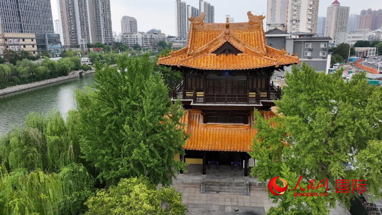 黃樓外觀。人民網(wǎng)記者 余樂(lè)攝