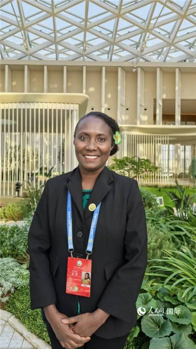 所羅門群島婦女、青年、兒童與家庭事務(wù)部新聞發(fā)言人尼祿·凡科莎接受人民網(wǎng)采訪。 人民網(wǎng) 吳詩敏攝