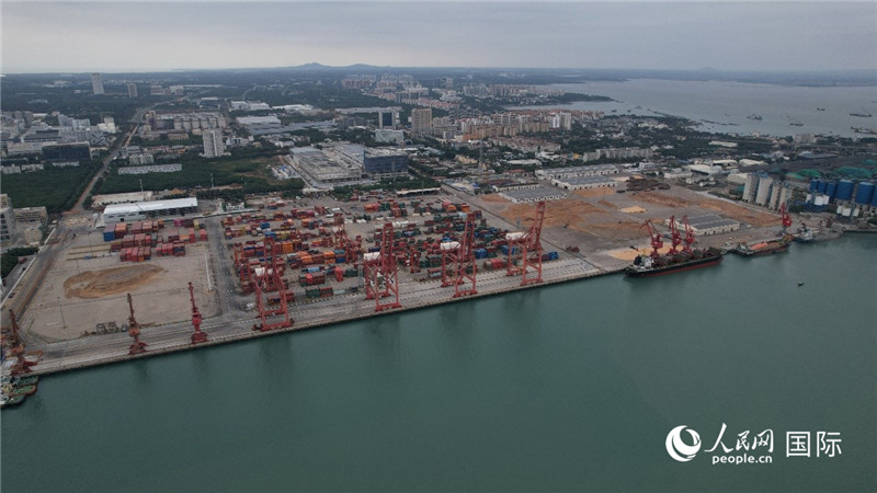 海南省儋州市洋浦國際集裝箱碼頭俯瞰圖。人民網(wǎng)記者孟凡盛攝
