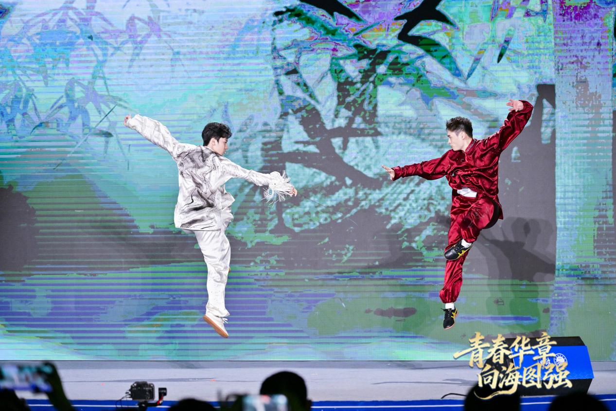 全運(yùn)健兒劉德文、紀(jì)豪（左）帶來“青春有我”的澎湃活力。主辦方供圖