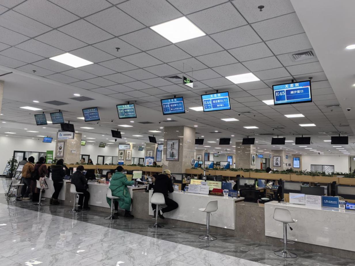 沈陽(yáng)市蘇家屯區(qū)創(chuàng)新推出全程網(wǎng)辦、網(wǎng)上申辦+材料郵寄等多元辦理模式，打破傳統(tǒng)政務(wù)服務(wù)的時(shí)空限制。蘇家屯區(qū)委宣傳部供圖