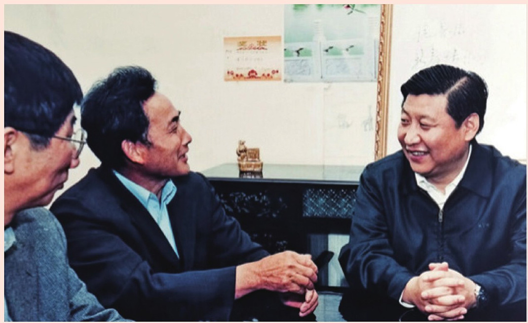 2003年4月24日，時(shí)任浙江省委書記習(xí)近平在浙江下姜村調(diào)研。