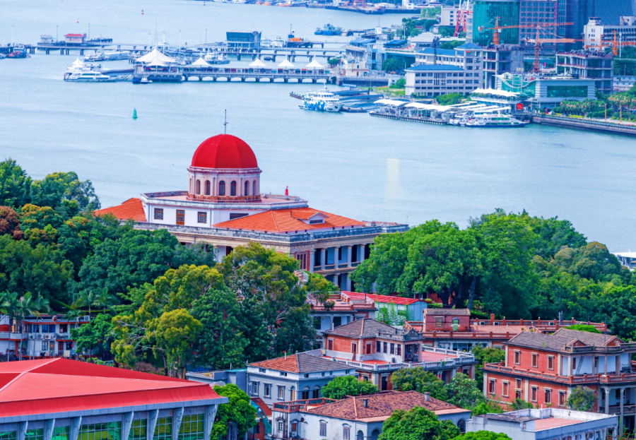 鼓浪嶼素有“萬國建筑博物館”的美譽，八卦樓作為全國重點文物保護單位，是鼓浪嶼世界文化遺產核心要素之一。楊勁堅 攝
