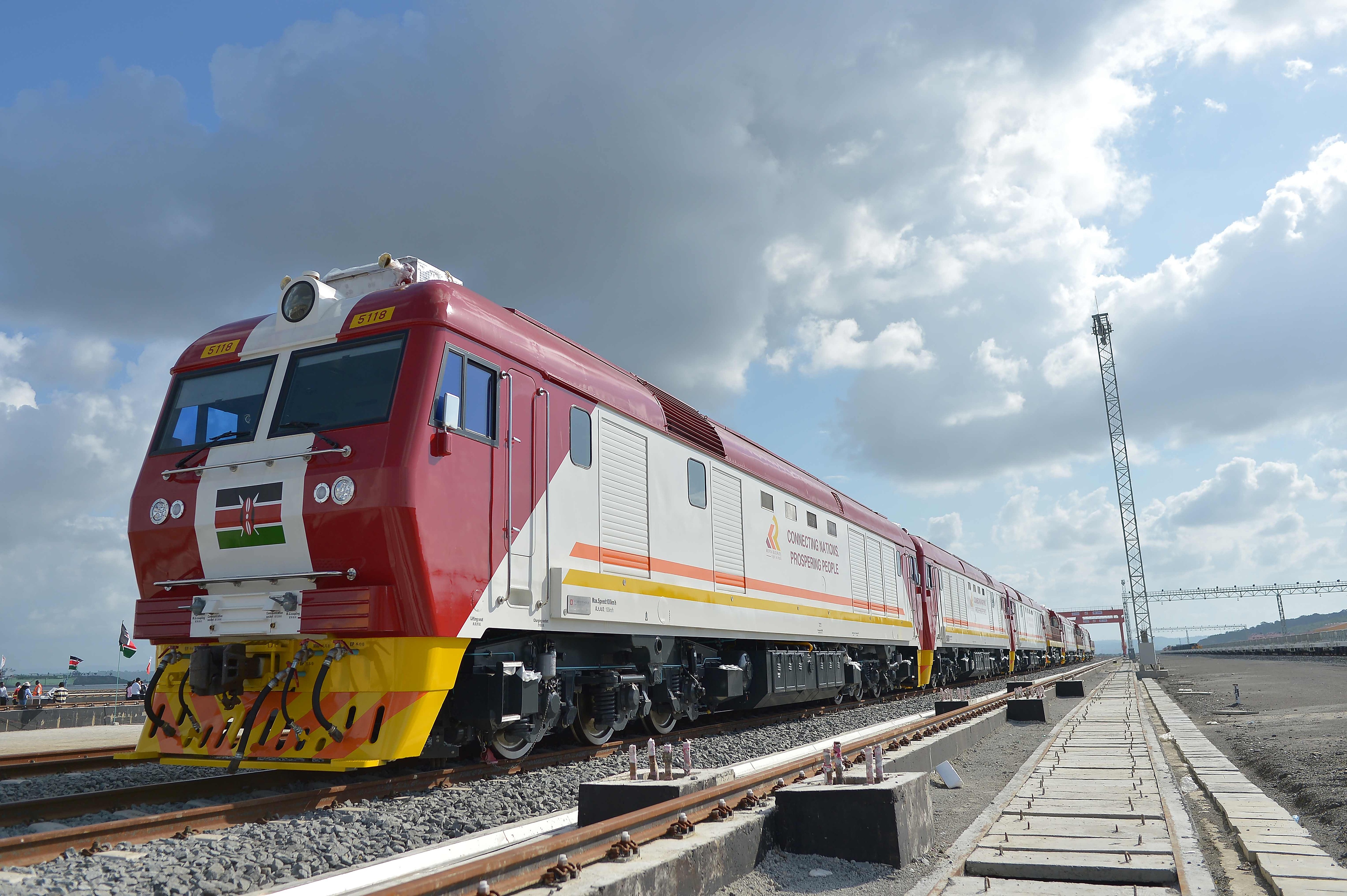 當?shù)貢r間2017年5月30日，肯尼亞蒙巴薩，連接肯尼亞港口城市蒙巴薩和首都內(nèi)羅畢的蒙內(nèi)鐵路正式竣工通車。