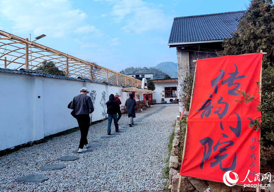 舊茶廠改造后的“傳韻小院”新中式茶館。人民網記者 林曉麗攝