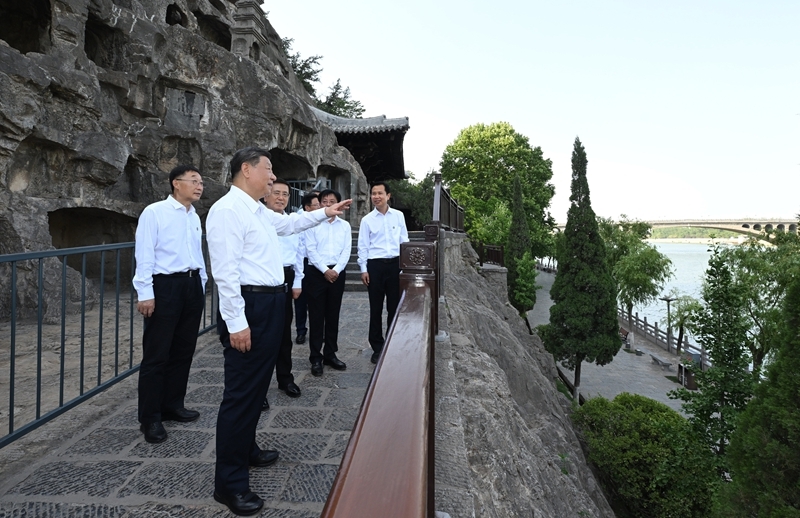 2025年5月19日至20日，中共中央總書記、國家主席、中央軍委主席習近平在河南考察。這是19日下午，習近平在洛陽龍門石窟考察。新華社記者 謝環(huán)馳 攝