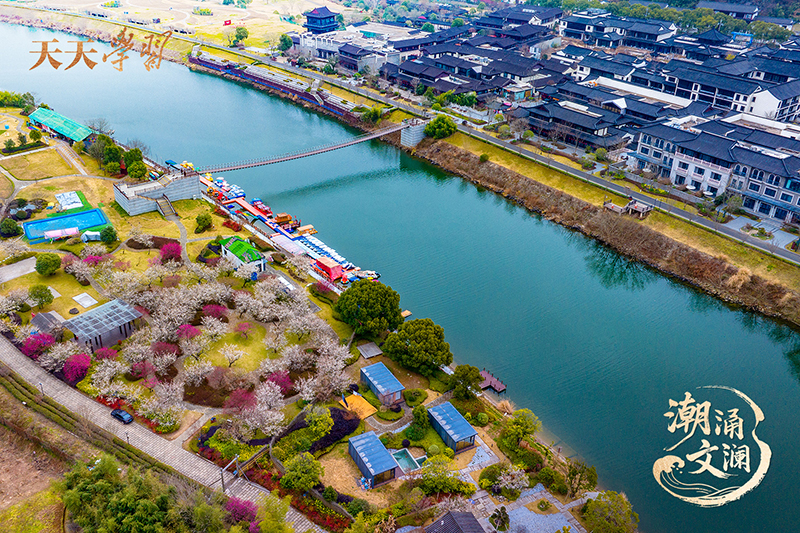 2025年2月17日，浙江紹興，嵊州市越劇小鎮(zhèn)和濕地公園梅花盛開(kāi)。