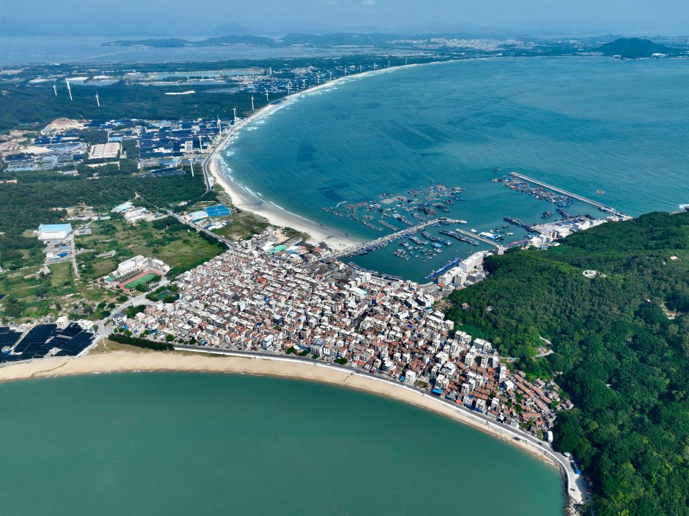 這是2024年10月16日拍攝的福建省漳州市東山縣澳角村（無人機(jī)照片）。新華社記者姜克紅攝