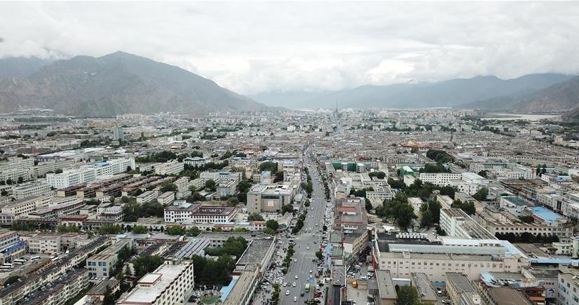 8月10日無人機拍攝的拉薩城市一景。新華社記者 王益亮 攝.jpg