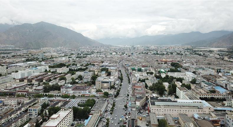 8?10日無人機拍攝的拉薩城市一景?新華社記?? 王益? ?.jpg