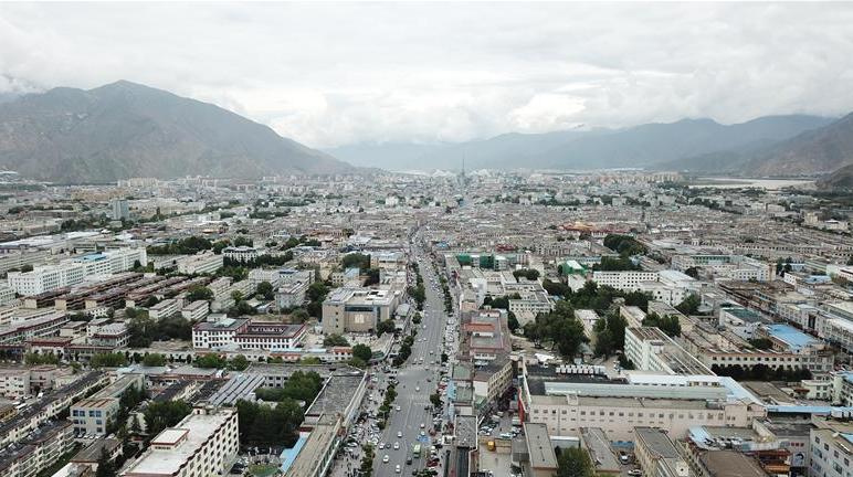 8?10日無人機(jī)拍攝的拉薩城市一景?新華社記?? 王益? ?.jpg