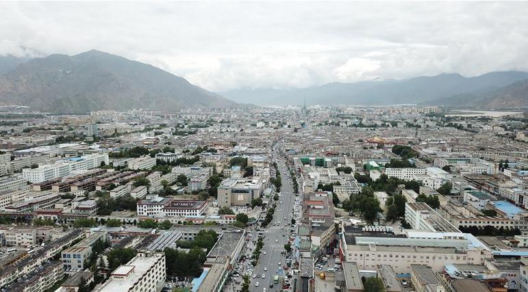 8?10日無(wú)人機(jī)拍攝的拉薩城市一景?新華社記?? 王益? ?.jpg