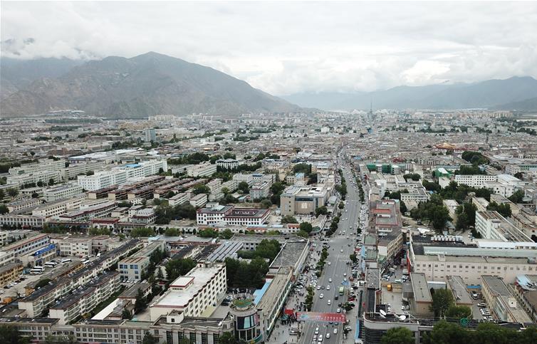 8?10日無人機拍攝的拉薩城市一景?新華社記?? 王益? ?.jpg