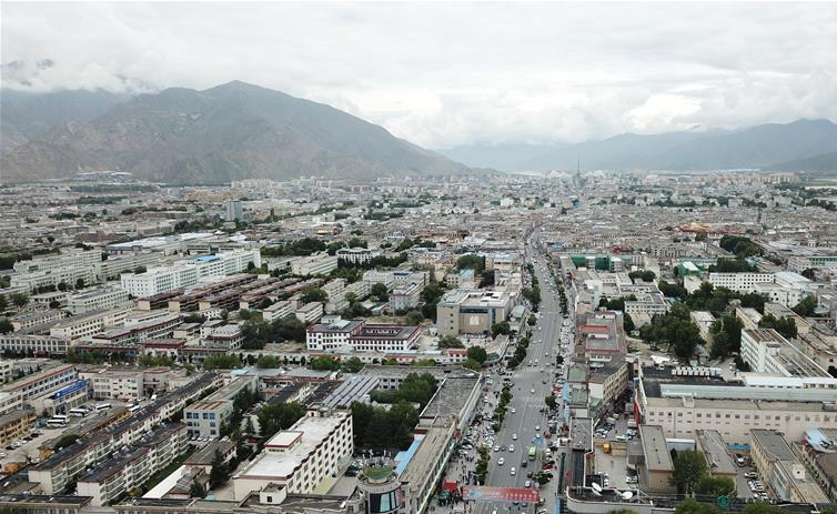8?10日無人機拍攝的拉薩城市一景?新華社記?? 王益? ?.jpg