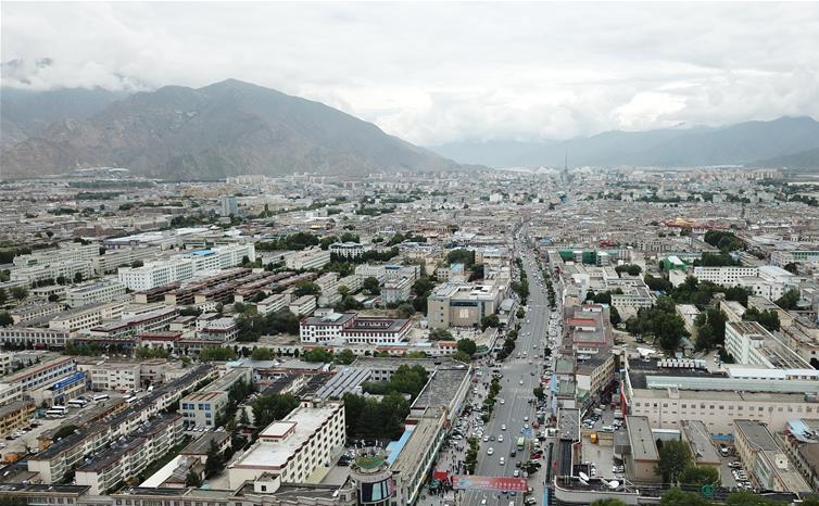 8?10日無人機拍攝的拉薩城市一景?新華社記?? 王益? ?.jpg