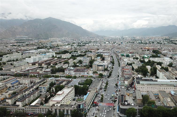 8?10日無人機拍攝的拉薩城市一景?新華社記?? 王益? ?.jpg
