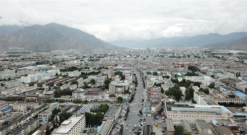 8月10日無人機拍攝的拉薩城市一景。新華社記者 王益亮 攝.jpg