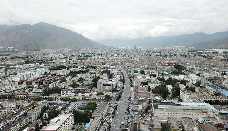 8?10日無(wú)人機(jī)拍攝的拉薩城市一景?新華社記?? 王益? ?.jpg