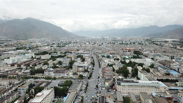 8?10日無人機拍攝的拉薩城市一景?新華社記?? 王益? ?.jpg