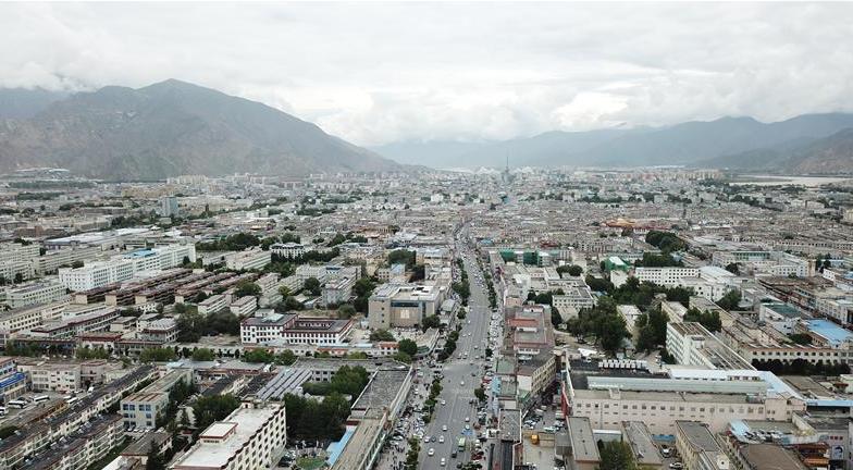 8?10日無人機拍攝的拉薩城市一景?新華社記?? 王益? ?.jpg