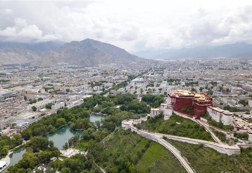 8?10日無人機拍攝的布達拉宮?新華社記?? 侯東? ?.jpg