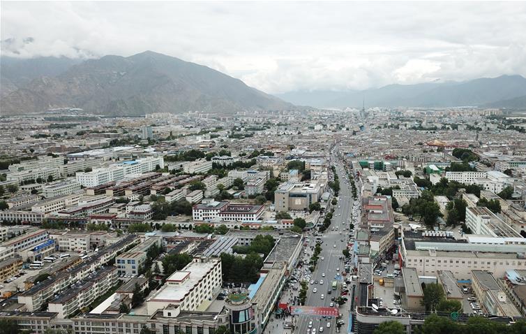 8?10日無人機拍攝的拉薩城市一景?新華社記?? 王益? ?.jpg