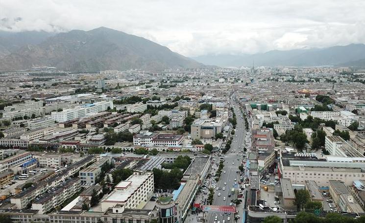 8?10日無(wú)人機(jī)拍攝的拉薩城市一景?新華社記?? 王益? ?.jpg