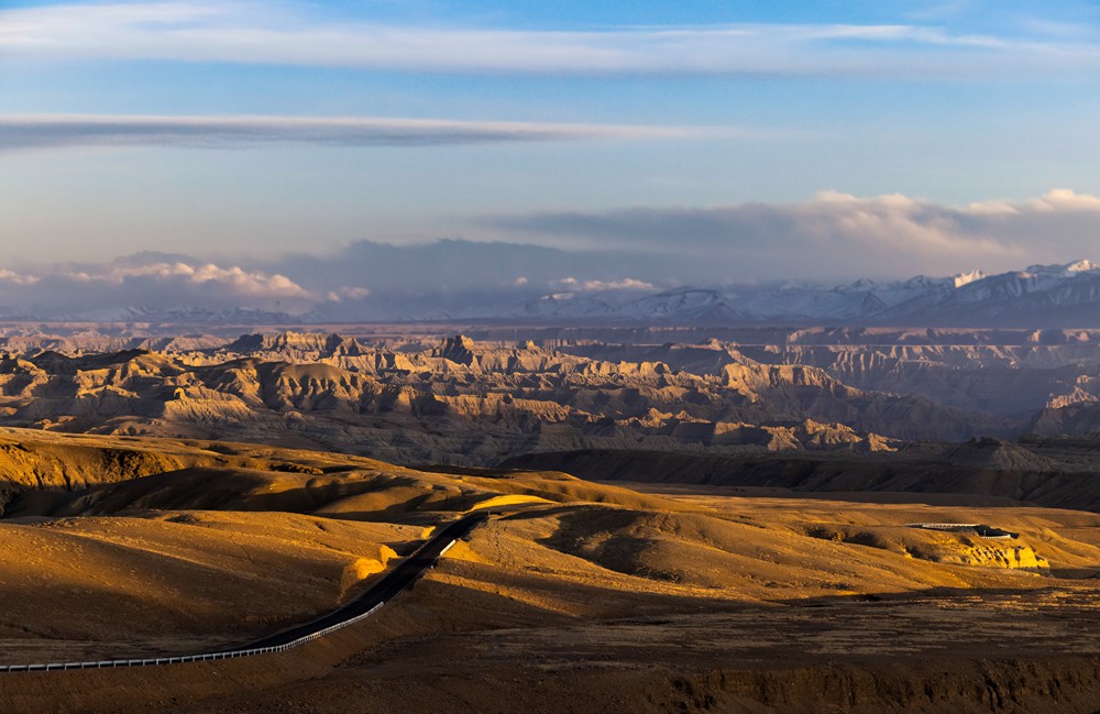 換個(gè)角度看土林。貢覺群培攝