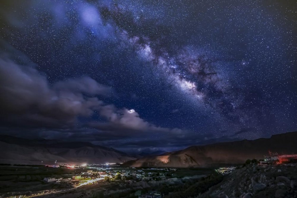 絕美星河。貢覺(jué)群培攝
