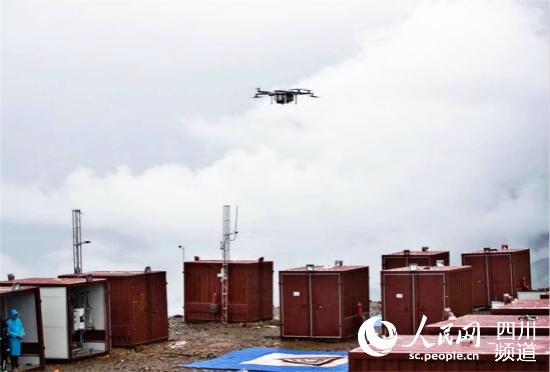 四川甘孜雅江縣引入無人機(jī)運(yùn)輸，拓寬群眾致富增收新渠道。（圖片由雅江縣委宣傳部提供）