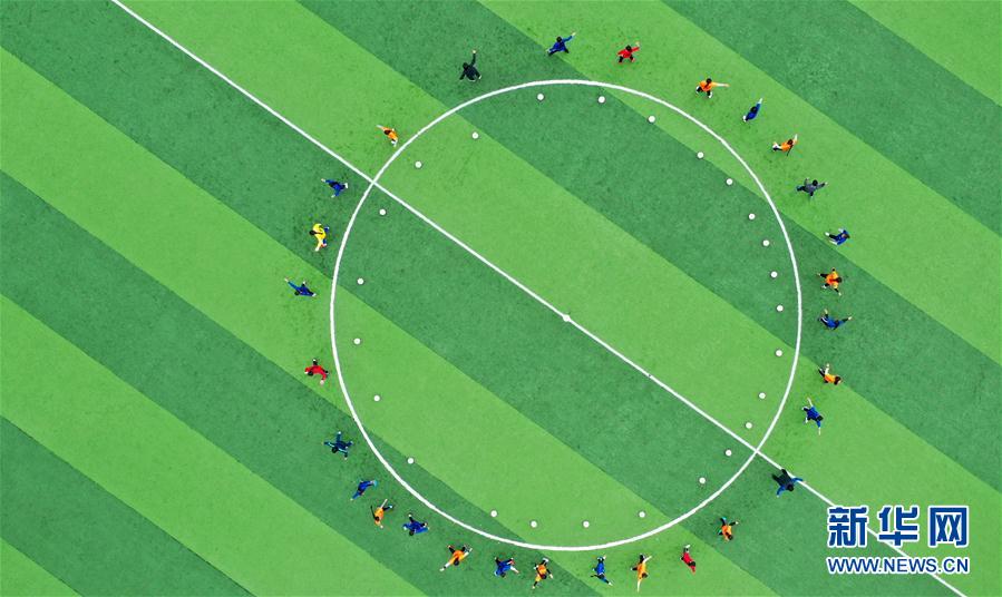 （體育·專題）（26）足球——踢球吧！草原女孩