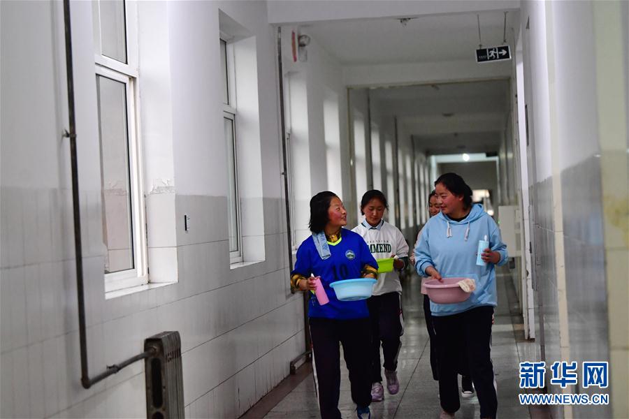 （體育·專題）（23）足球——踢球吧！草原女孩