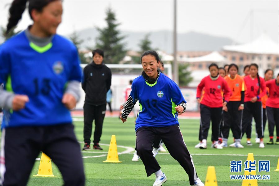 （體育·專題）（14）足球——踢球吧！草原女孩