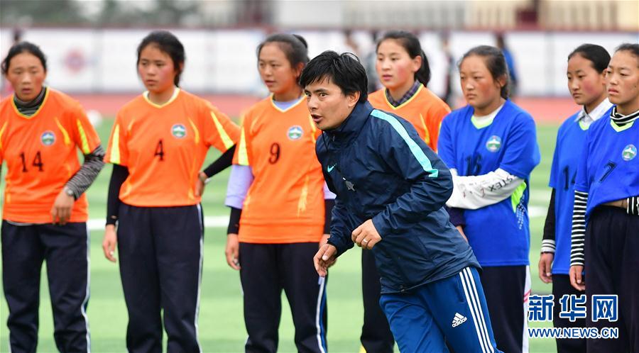 （體育·專題）（16）足球——踢球吧！草原女孩
